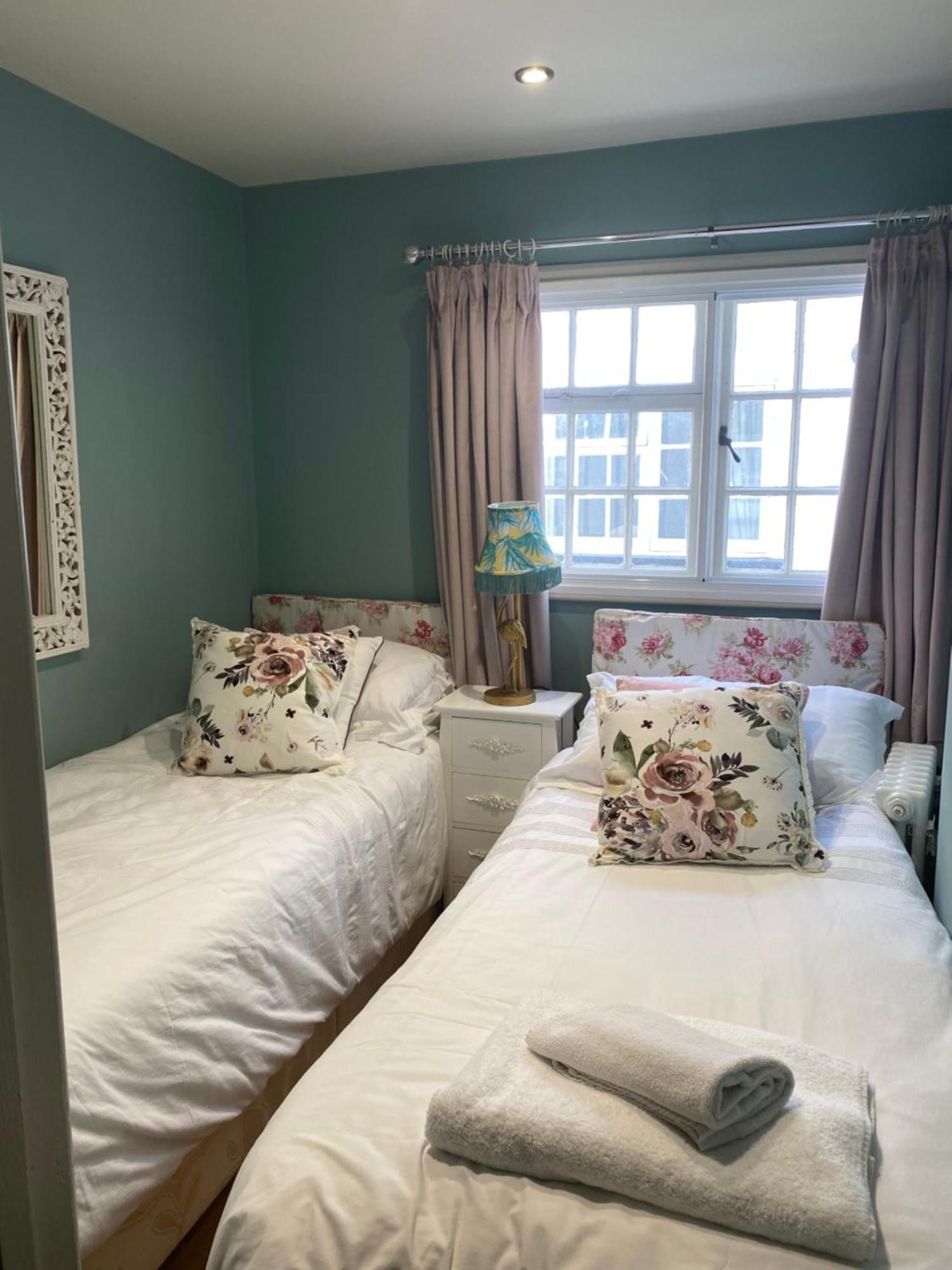 Monmouth House Apartments, Lyme Regis Old Town, Dog Friendly, Parking ภายนอก รูปภาพ